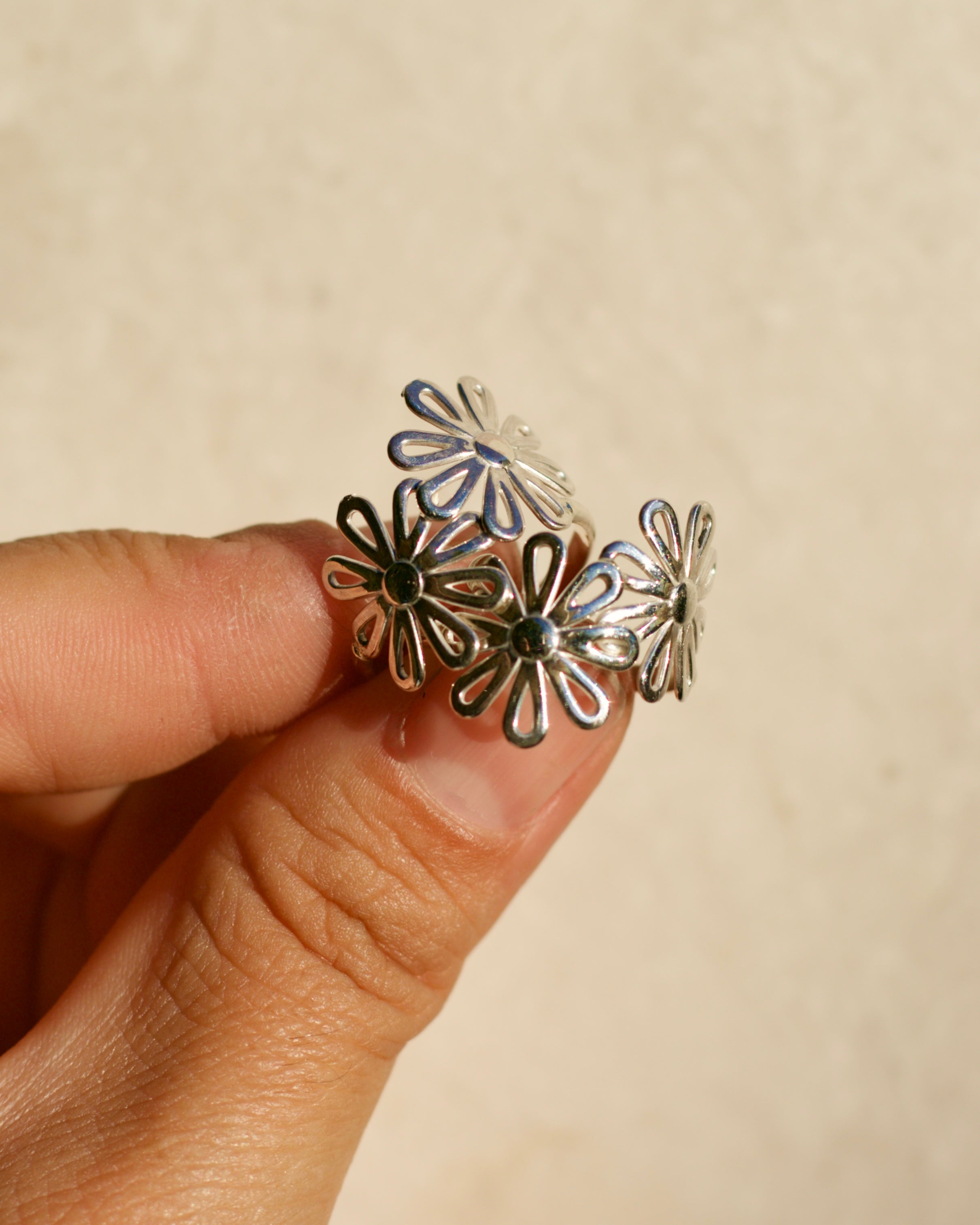 Daisies Silver ring - Size 8.5